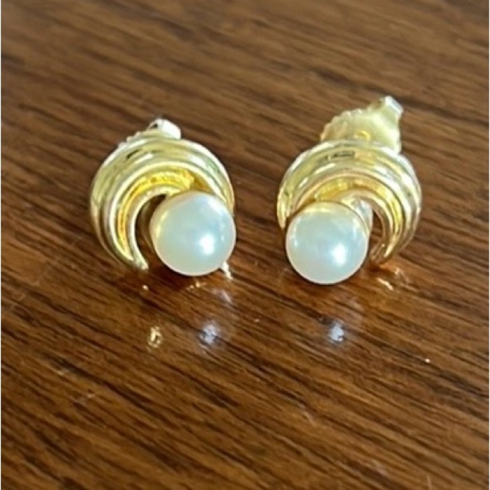 14K Yellow Gold Pearl Earrings